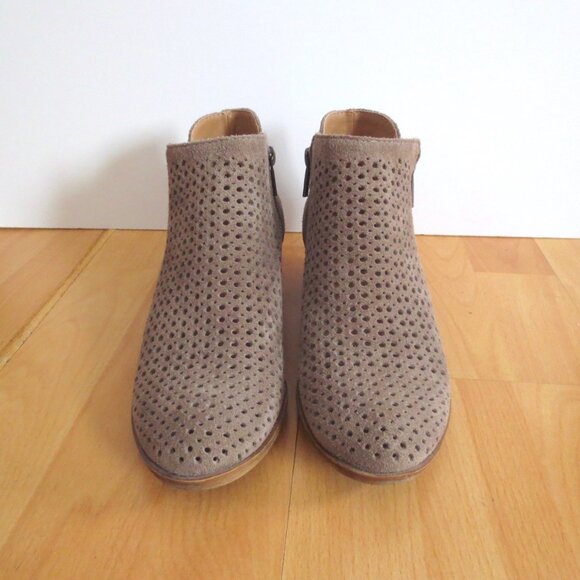 Lucky Brand Beige Tan Suede Leather Zip Ankle Booties Classic Neutral Boots - Picture 4 of 7